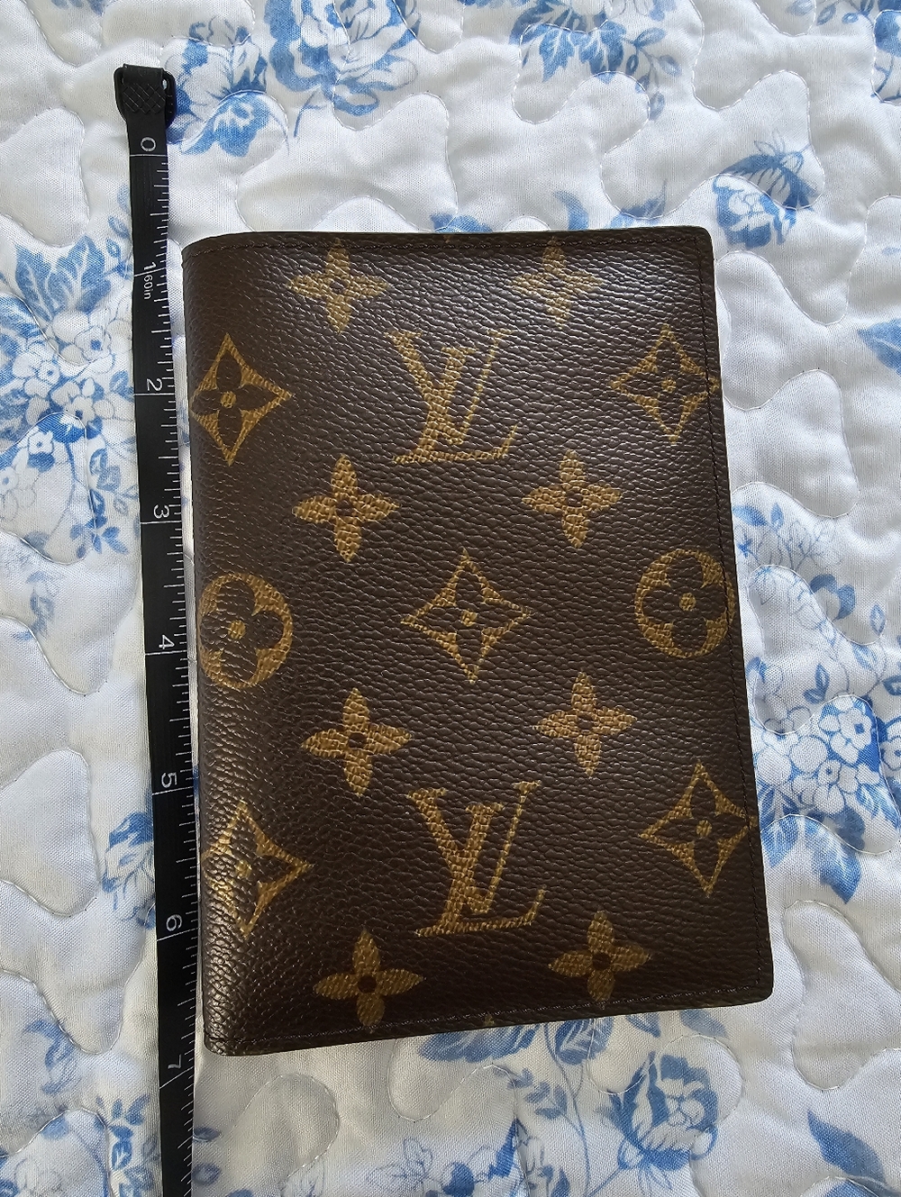 Louis Vuitton Brown Textured Leather Passport/Card Holder - Picture 10 of 10